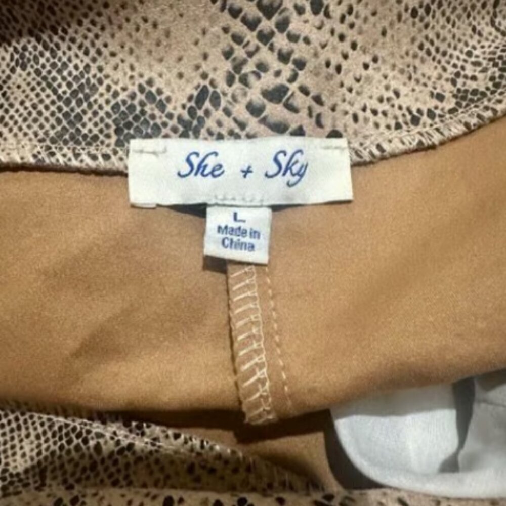 She + Sky Snake Skin Shorts - Size Large - Picture 7 of 8